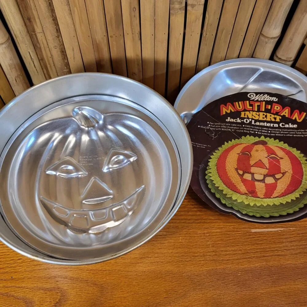 Wilton Vintage 10 in Round Ring Multi Event Cake Pan Set